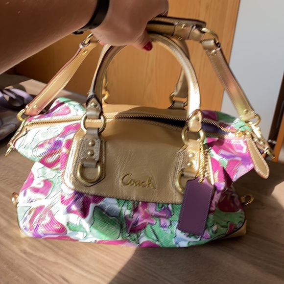 Fun floral Coach handbag - Picture 4 of 6